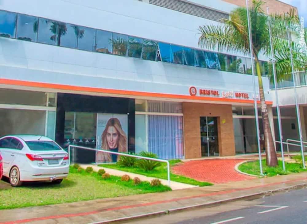 Bristol Easy Uba Hotel Bagian luar foto